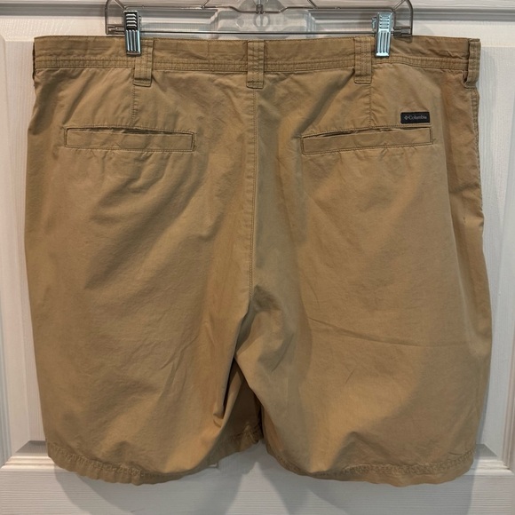 Columbia Washed Out Chino Shorts Men’s Size 40 10in. Inseam Outdoor Khaki Beige - Picture 1 of 7